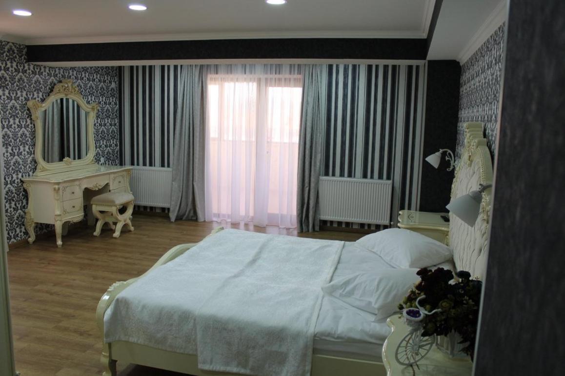 Hotel Grand Palace Achaltsiche Buitenkant foto