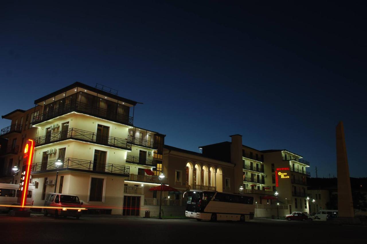 Hotel Grand Palace Achaltsiche Buitenkant foto
