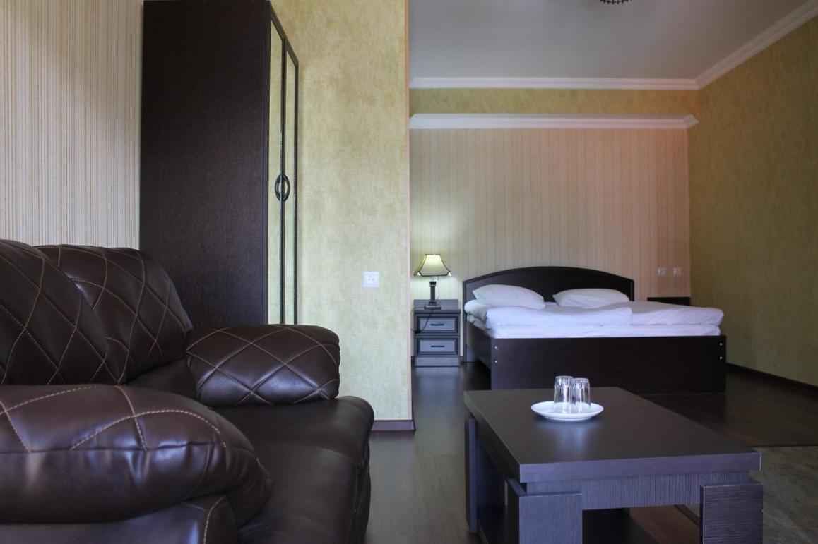 Hotel Grand Palace Achaltsiche Buitenkant foto